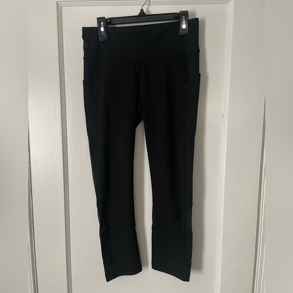 Lululemon Pace Rival Crop *Full-On Luxtreme 22"
Black Women’s Size 4 - Picture 2 of 7